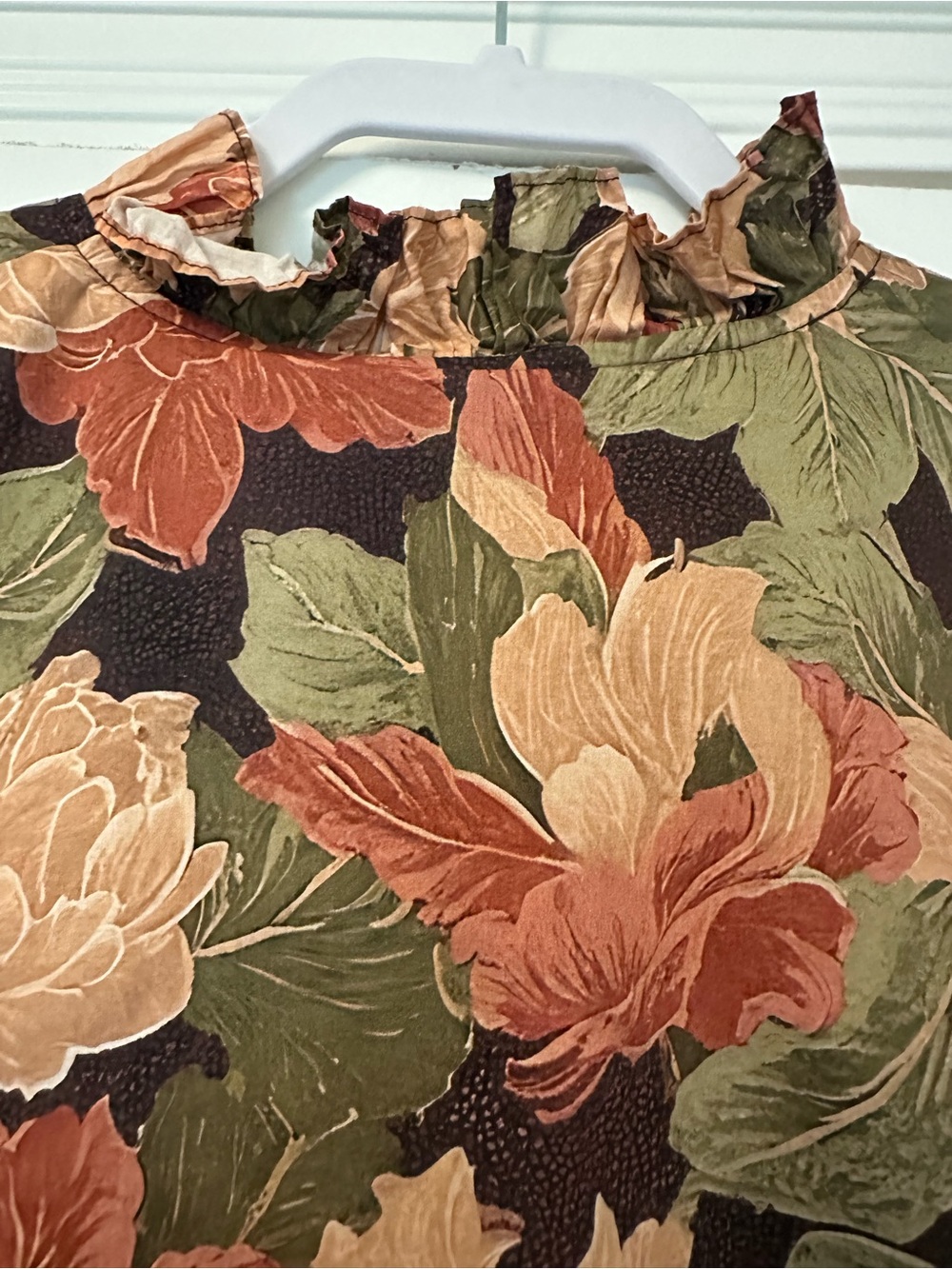 entro Fall Floral Puff-Sleeve Dress in Rust, Olive & Cream - Picture 7 of 8